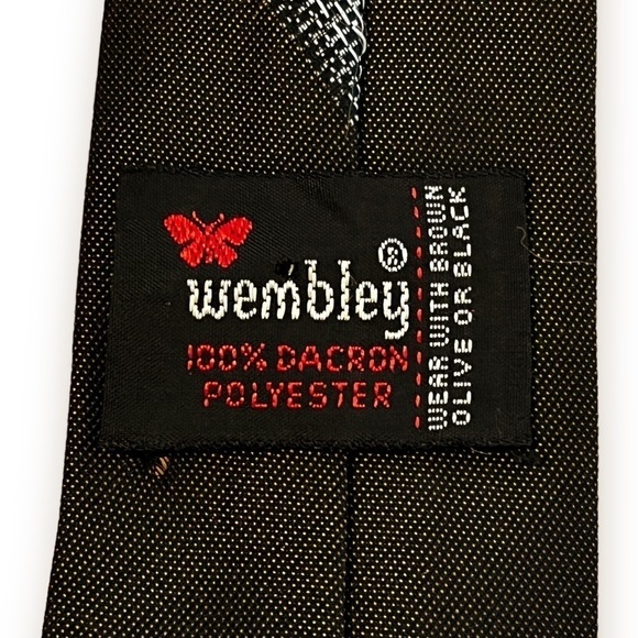 Vintage Wembley Skinny Tie Dacron Polyester Lion Crest Shield  Brown Preppy - Picture 3 of 6